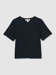 Camiseta en mezcla de algodón con cuello en pico Bailey de Reiss - Imagen 2 de 4