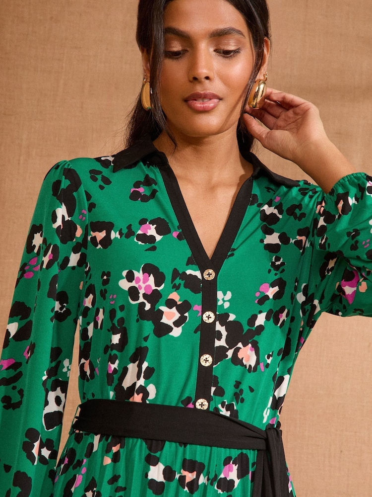 Love & Roses Green Animal Jersey Pleated Long Sleeve Midi Dress - Image 4 of 5