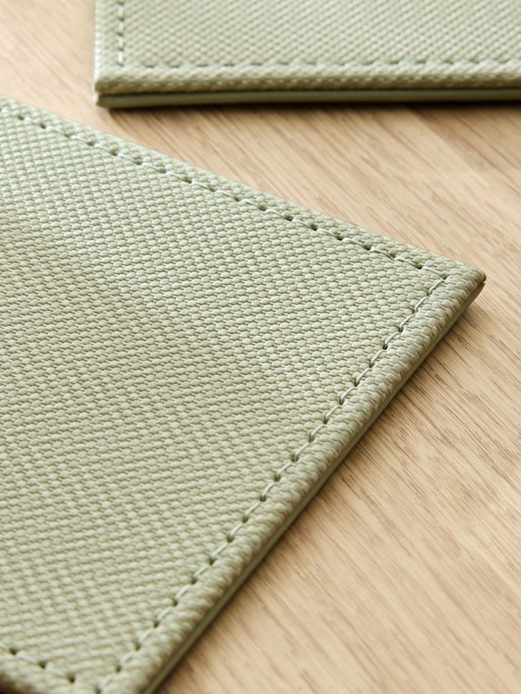 Komplet 4 obojestransko (nošenje) Faux Leather podstavek za kozarec/steklenico - Slika 2 iz 3 Komplet 4 obojestransko (nošenje) Faux Leather podstavek za kozarec/steklenico - Slika 2 iz 3
