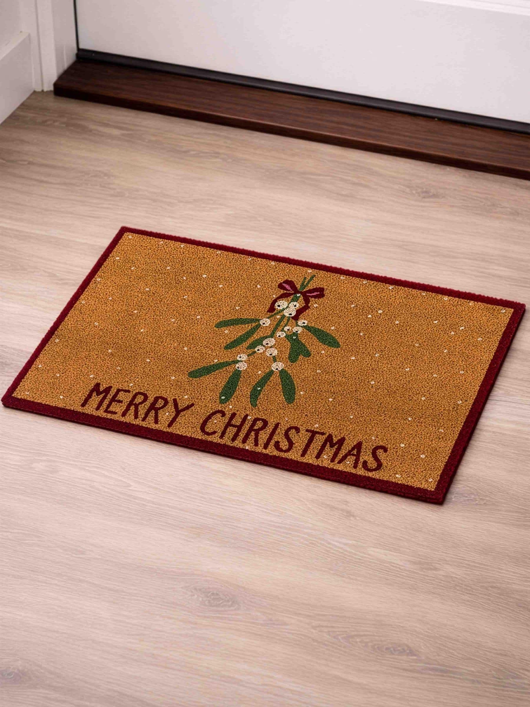 Gallery Home Red Mistletoe Merry Christmas Doormat