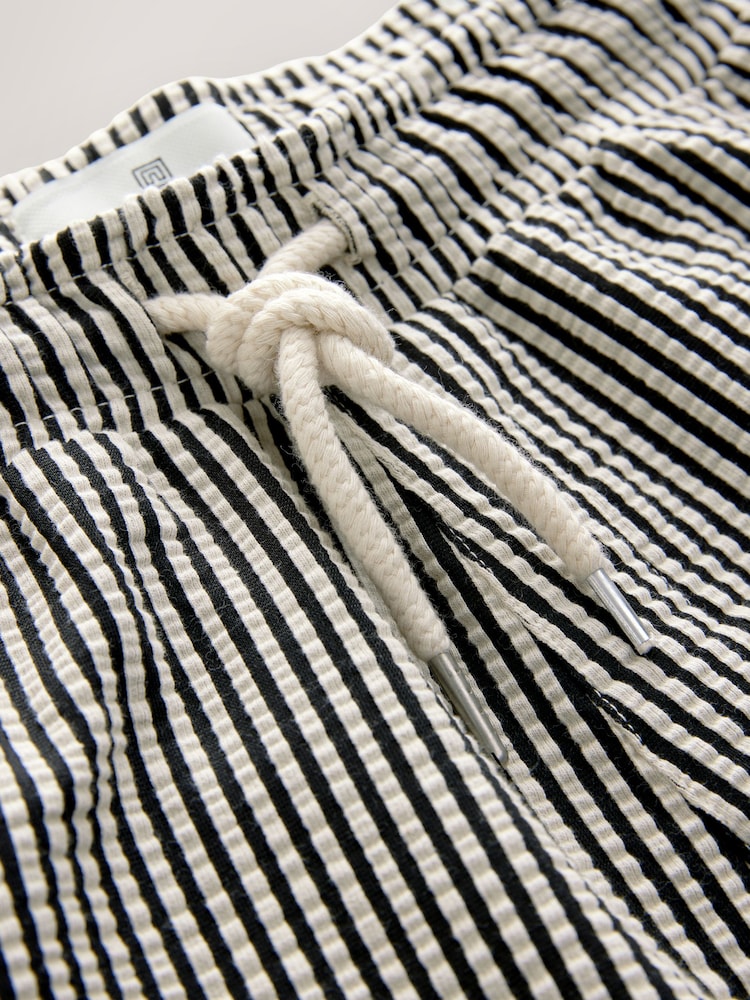 أبيض وأسود - شورت جيرسيه تصميم Seersucker - صورة 13 من 13 أبيض وأسود - شورت جيرسيه تصميم Seersucker - صورة 13 من 13