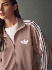 بني - رداء علوي رياضي فضفاض Firebird من adidas originals - صورة 3 من 9