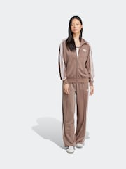 بني - رداء علوي رياضي فضفاض Firebird من adidas originals - صورة 6 من 9