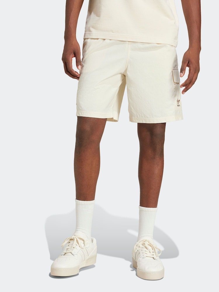 beis - adidas Originals Trefoil Essentials Woven Cargo Shorts - Imagen 1 de 6