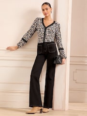Love & Roses Monochrome Floral Petite Printed Jersey V-Neck Lace Trim Long Sleeve Blouse - Image 2 of 4