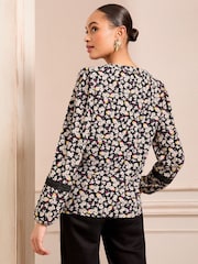 Love & Roses Monochrome Floral Petite Printed Jersey V-Neck Lace Trim Long Sleeve Blouse - Image 4 of 4