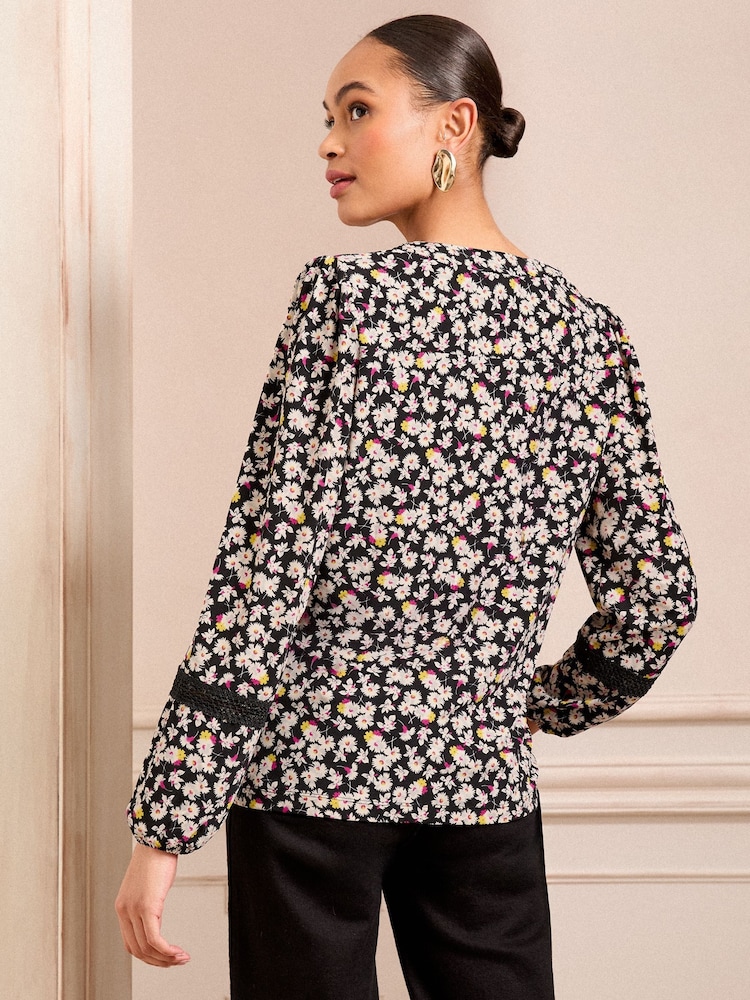 Love & Roses Monochrome Floral Petite Printed Jersey V-Neck Lace Trim Long Sleeve Blouse - Image 4 of 4