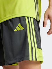 Темно-серый - adidas Tiro 25 Essentials Shorts - Image 4 of 6