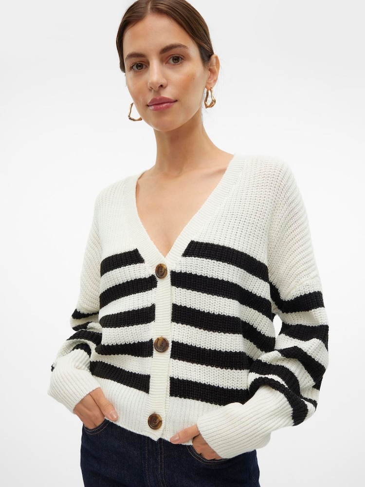 Vero Moda Gumb navzdol Pletena pletena jopa - Slika 1 iz 4 Vero Moda Gumb navzdol Pletena pletena jopa - Slika 1 iz 4