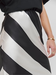 Simply Be Mono Print Satin Maxi Skirt - Image 4 of 4