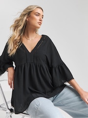 Simply Be Textured V-Neck Ruffle Smock Top - Imagen 1 de 4