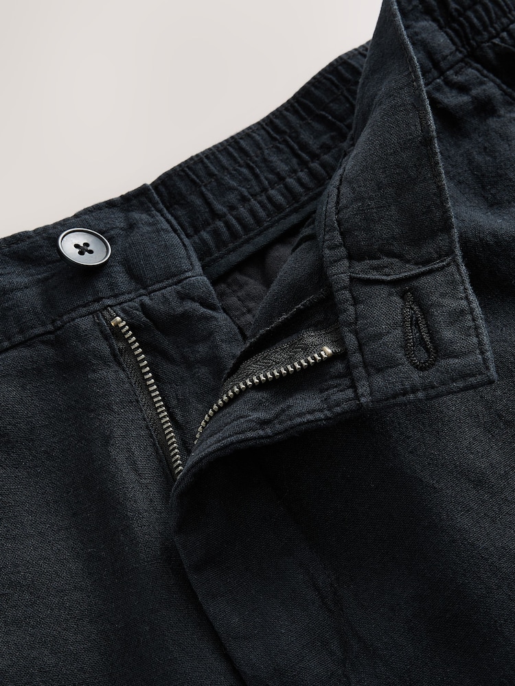 Preto - Shorts chino de cintura elástica rica em linho - Imagem 2 de 5