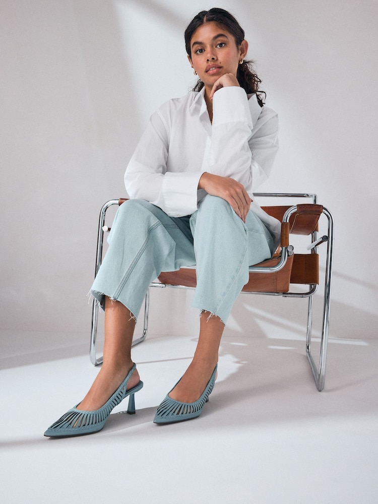 Azul - Forever Comfort® Point Toe Cut Out Detail Bajo Slingback Heels - Imagen 2 de 4 Azul - Forever Comfort® Point Toe Cut Out Detail Bajo Slingback Heels - Imagen 2 de 4