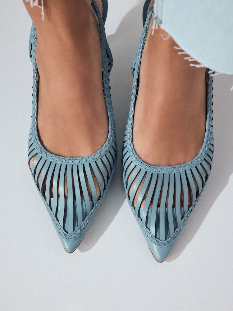 Azul - Forever Comfort® Point Toe Cut Out Detail Bajo Slingback Heels - Imagen 4 de 4 Azul - Forever Comfort® Point Toe Cut Out Detail Bajo Slingback Heels - Imagen 4 de 4