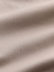 Champiñón - Pantalones cortos chinos con diseño plisado - Imagen 2 de 4