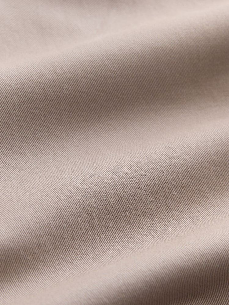 Champiñón - Pantalones cortos chinos con diseño plisado - Imagen 2 de 4