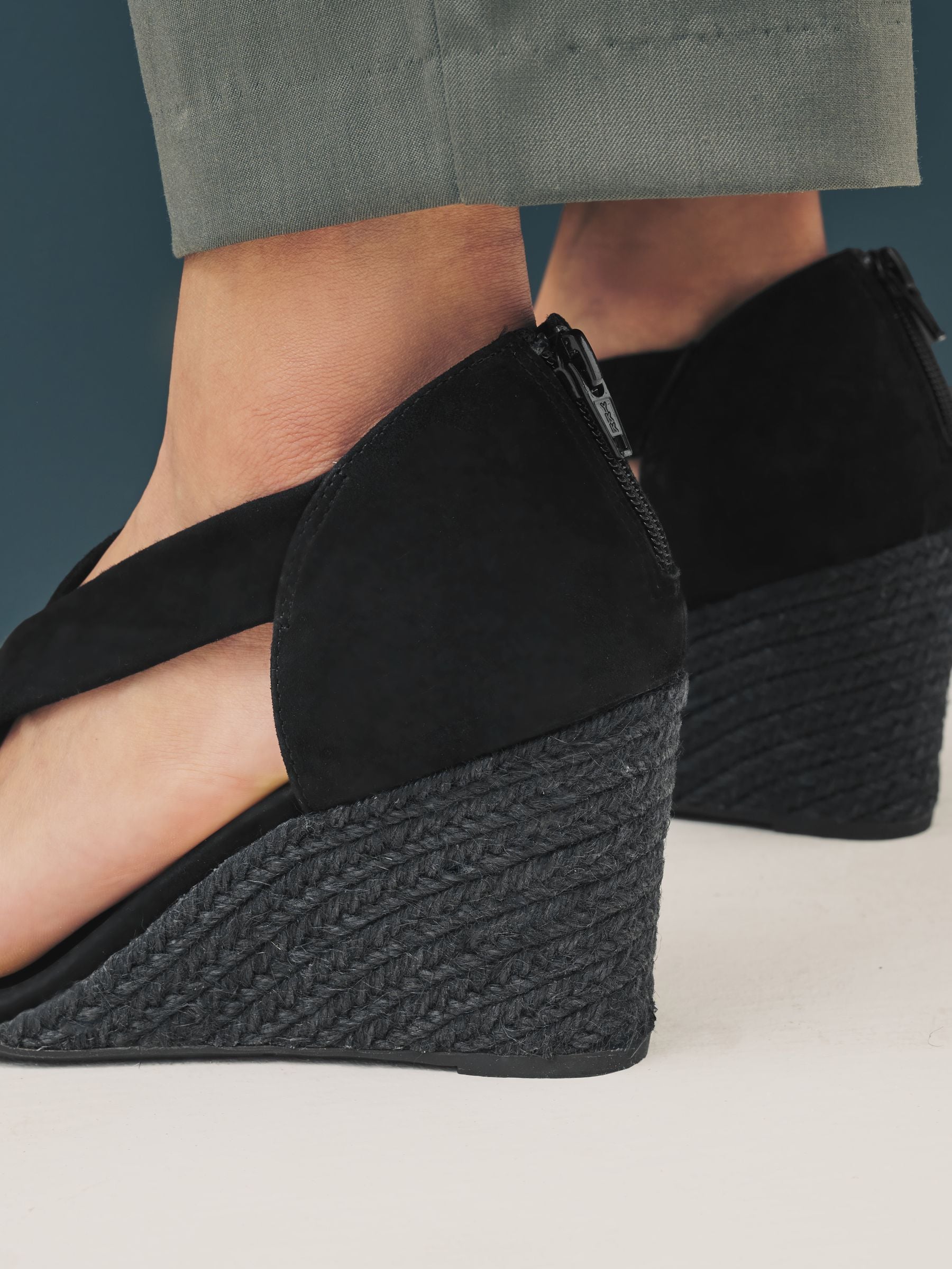 Next：日本 ブラック スエード - プレミアムレザー Motionflex