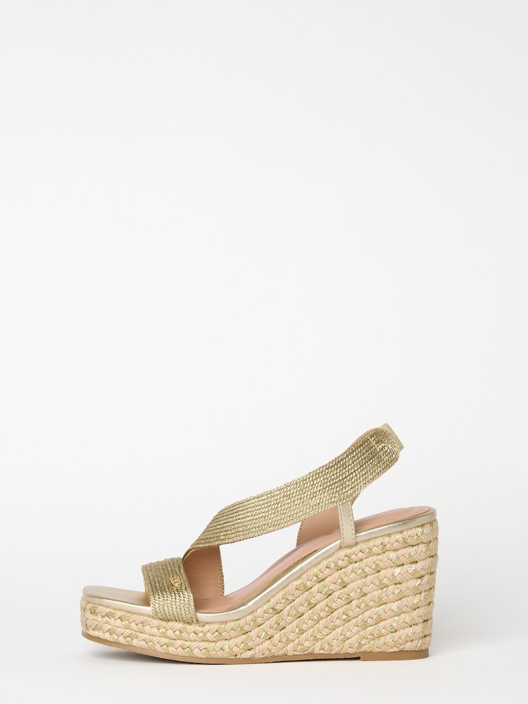 Gold - Lipsy High Asymmetric Strappy Elastic Wedges - Bild 5 von 5 Gold - Lipsy High Asymmetric Strappy Elastic Wedges - Bild 5 von 5