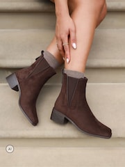 Simmi London Brown Tyler Block Heel Chelsea Boots - Image 1 of 4