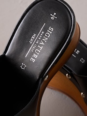 Preto - Tamancos redondos de couro premium Signature Peep Toe com tachas e plataforma - Imagem 11 de 15