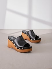 Preto - Tamancos redondos de couro premium Signature Peep Toe com tachas e plataforma - Imagem 6 de 15