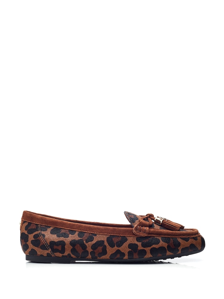 Moda In Pelle Famina Square Toe Bow Tassel Trim Leather Loafers - Image 2 of 5