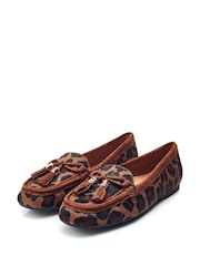 Moda In Pelle Famina Square Toe Bow Tassel Trim Leather Loafers - Image 3 of 5