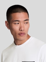 Lyle & Scott White Contrast Pocket T-Shirt - Image 4 of 5