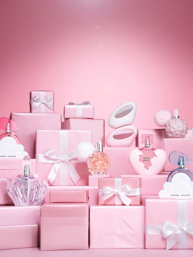Ariana Grande Cloud Eau De Parfum 30ml Gift Set - Image 4 of 4 Ariana Grande Cloud Eau De Parfum 30ml Gift Set - Image 4 of 4