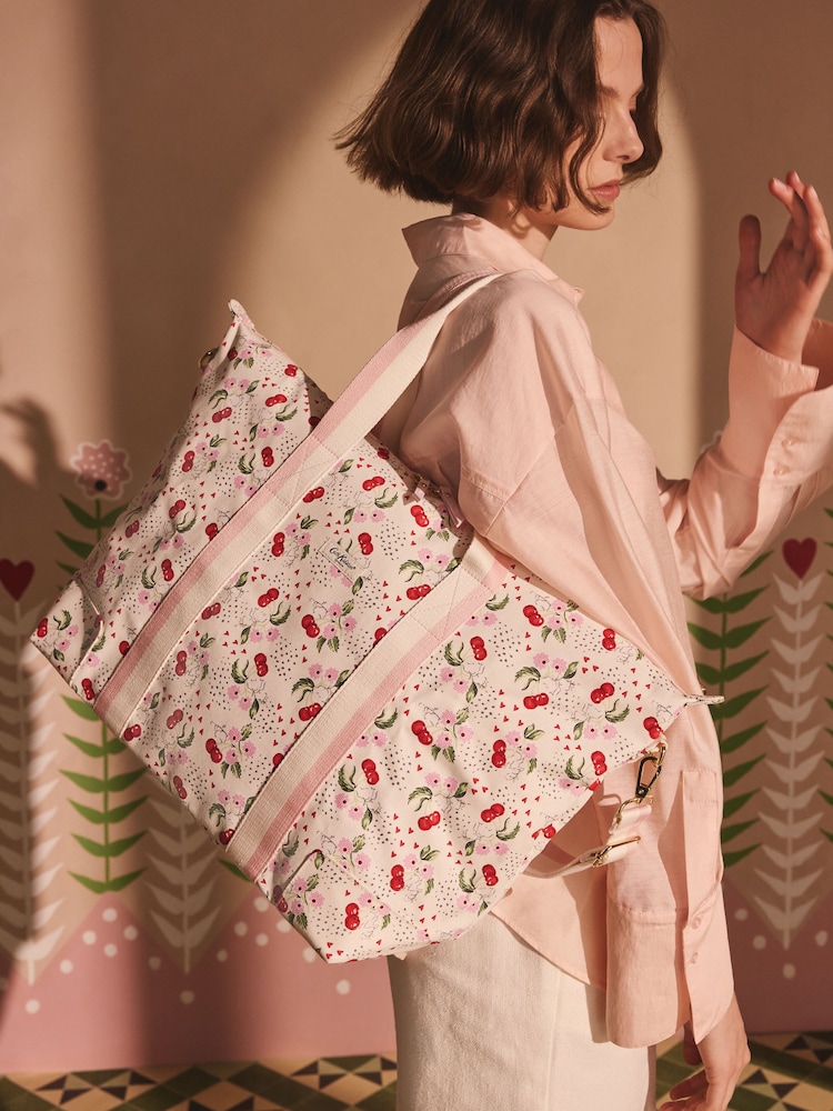 Cerises écrues - Sac de nuit Cath Kidston - Image 1 of 4