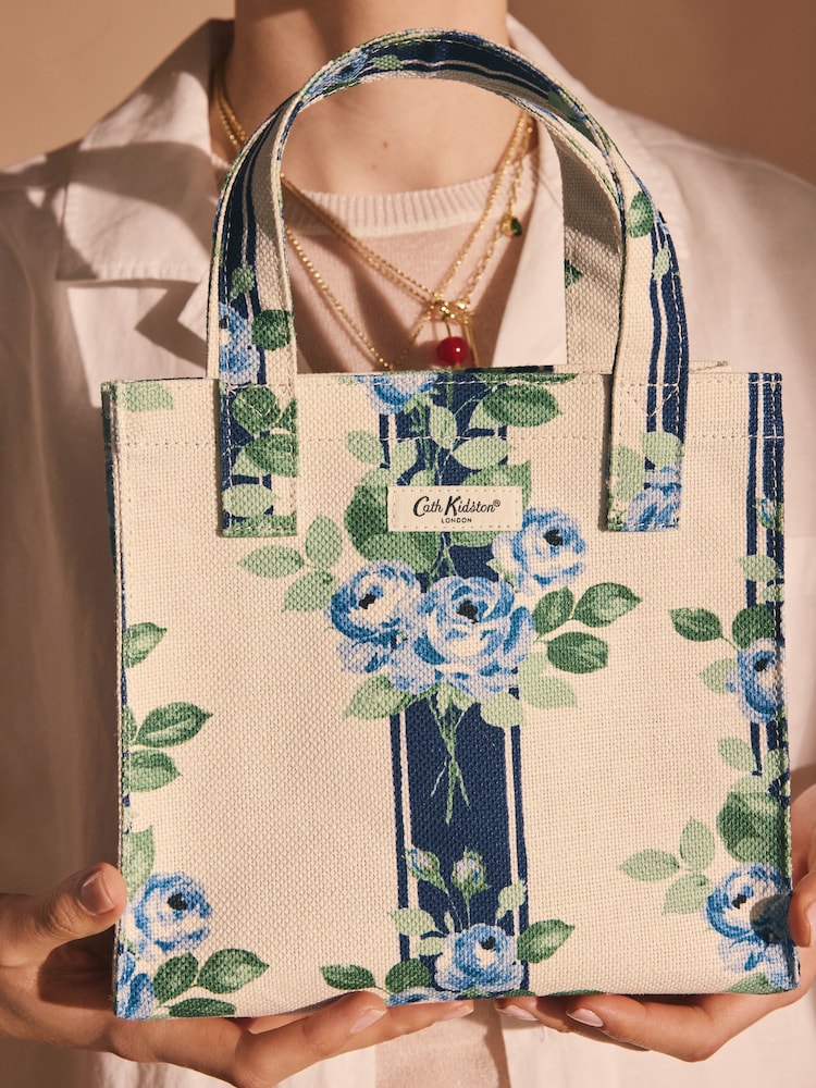 Diseño de jardín con rayas en azul marino - Bolsa pequeña de yute para libros de Cath Kidston - Imagen 1 de 5 Diseño de jardín con rayas en azul marino - Bolsa pequeña de yute para libros de Cath Kidston - Imagen 1 de 5