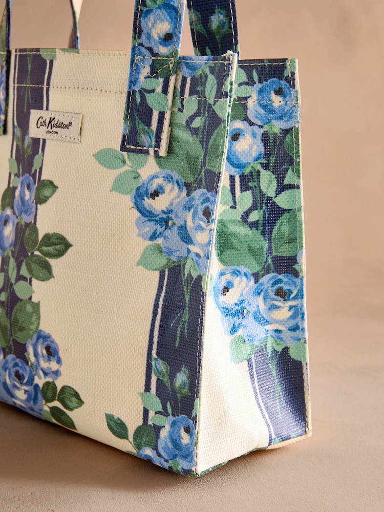Diseño de jardín con rayas en azul marino - Bolsa pequeña de yute para libros de Cath Kidston - Imagen 5 de 5 Diseño de jardín con rayas en azul marino - Bolsa pequeña de yute para libros de Cath Kidston - Imagen 5 de 5
