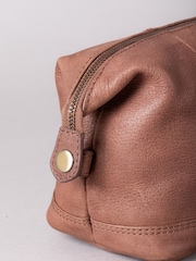 Lakeland Leather Brown Hutton Wash Bag - Image 3 of 5