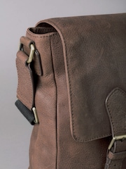Lakeland Leather Brown Hutton Messenger Bag - Image 5 of 8