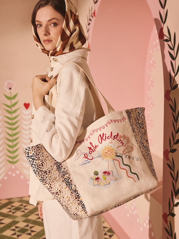 Cath Kidston Animal Print 100% Cotton Beach Bag - Image 1 of 7 Cath Kidston Animal Print 100% Cotton Beach Bag - Image 1 of 7