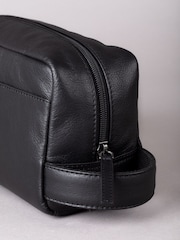 Lakeland Leather Black Shoregill Wash Bag - Image 4 of 5