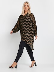 Yours Curve Chiffonbluse mit Zickzack-Ausschnitt und extremem Rückenausschnitt - Bild 2 von 5