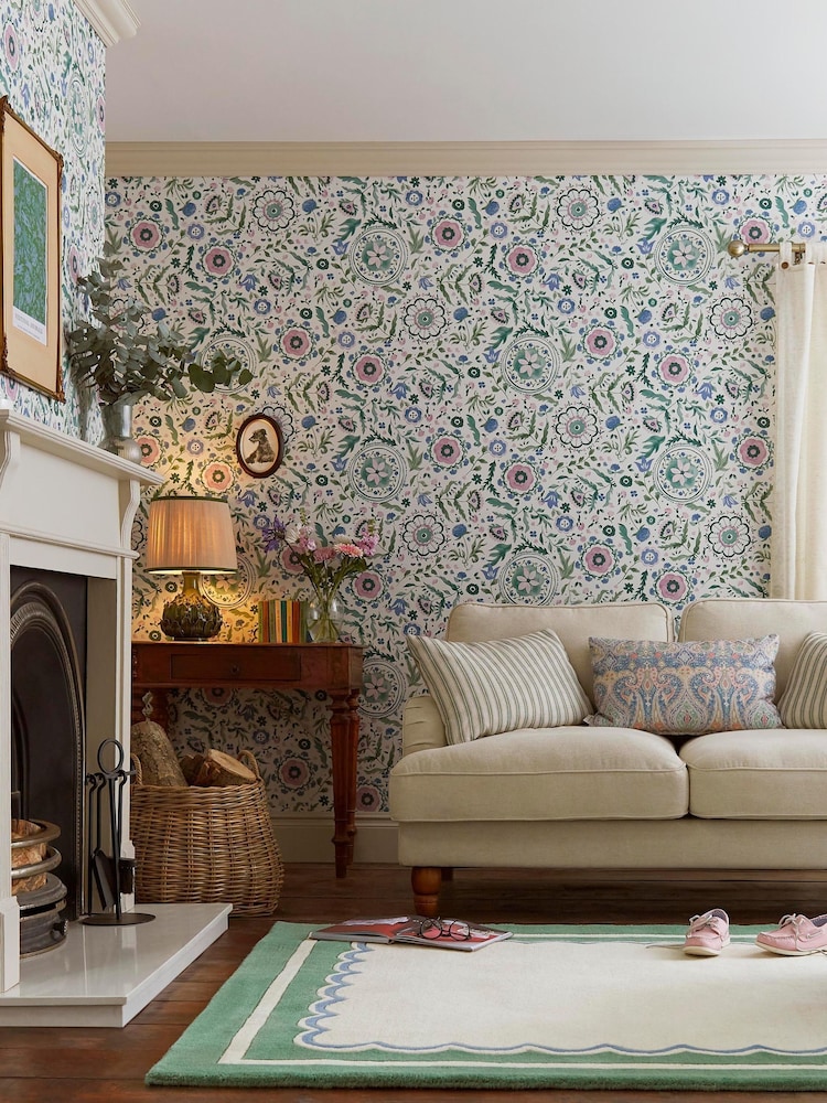 Papel de pared de 10 m con diseño festivo de flores de Joules - Imagen 1 de 4