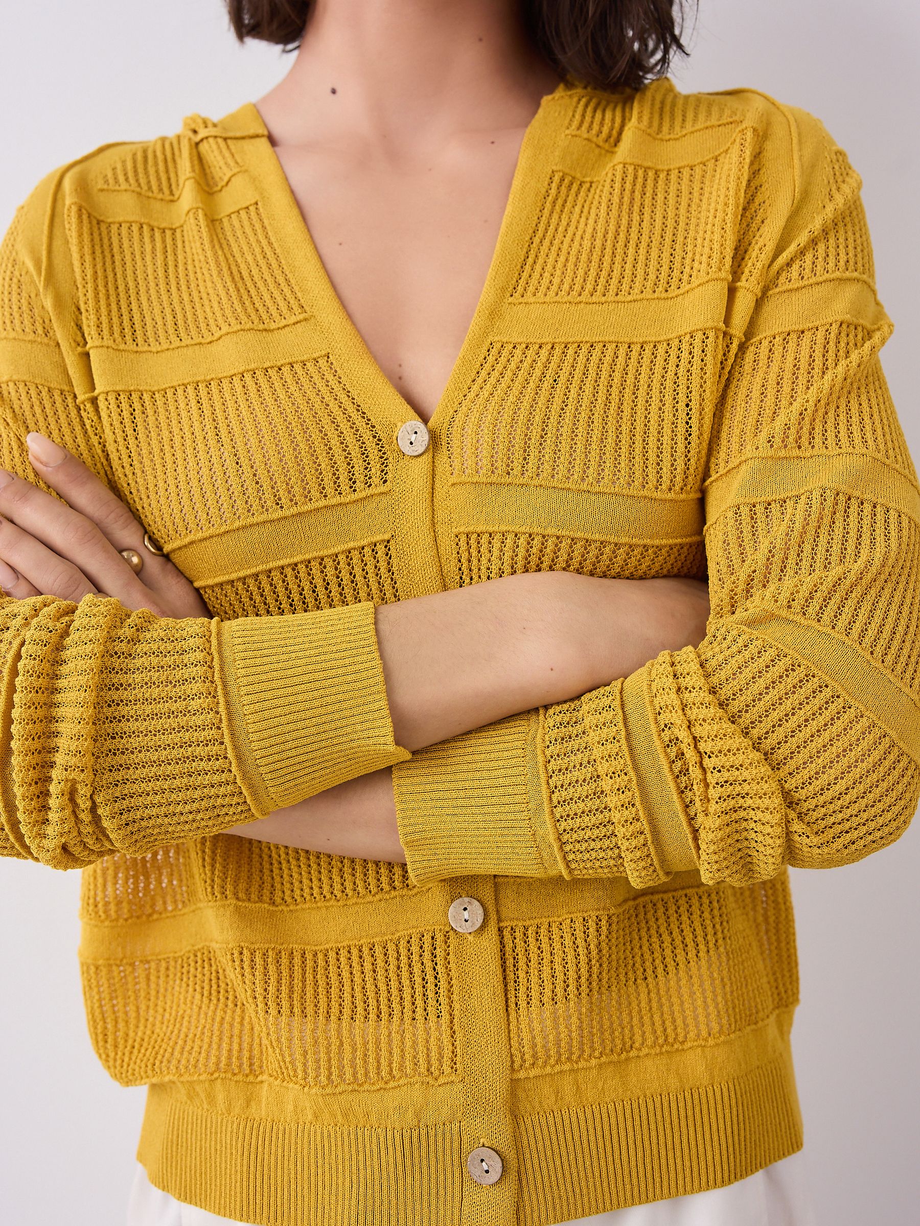 豪奢な Buy Yellow Ochre Lightweight Mesh Stitch Hooded Cardigan トップス