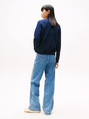 כחול  - Tommy Jeans Flag Crew Jumper - תמונה 3 מתוך 6