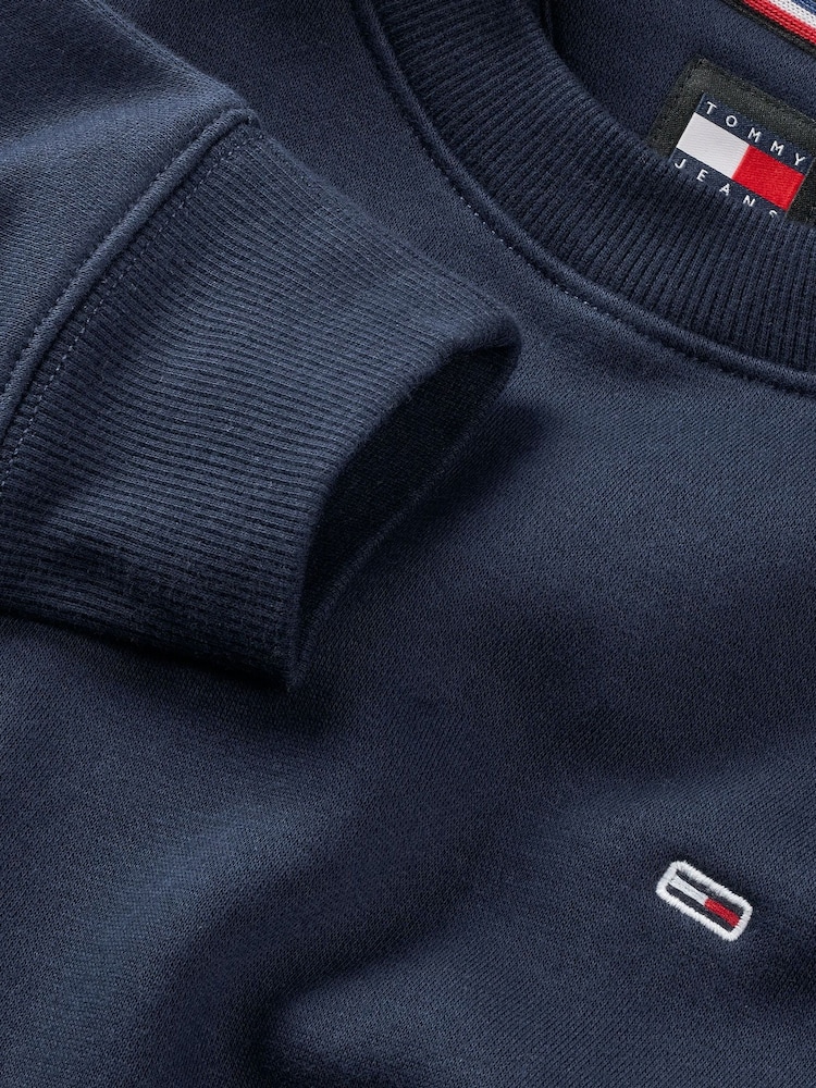 כחול  - Tommy Jeans Flag Crew Jumper - תמונה 6 מתוך 6