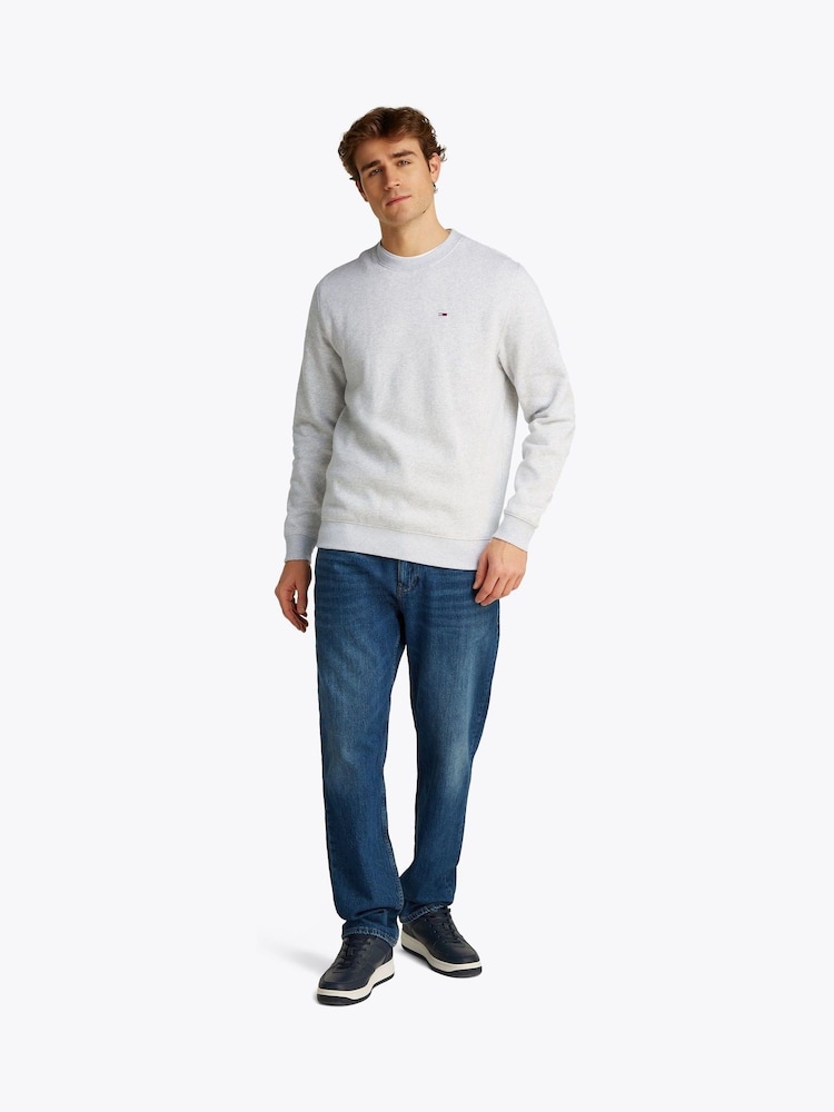 Grau - Tommy Jeans Rundhalspullover mit Flaggenmotiv - Bild 1 von 7 Grau - Tommy Jeans Rundhalspullover mit Flaggenmotiv - Bild 1 von 7
