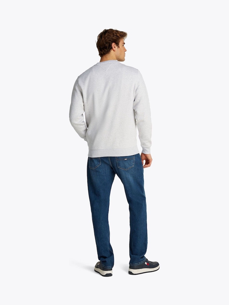 Grau - Tommy Jeans Rundhalspullover mit Flaggenmotiv - Bild 2 von 7 Grau - Tommy Jeans Rundhalspullover mit Flaggenmotiv - Bild 2 von 7