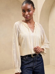 Crema - Blusa de Lipsy con bordado de lentejuelas - Imagen 1 de 4