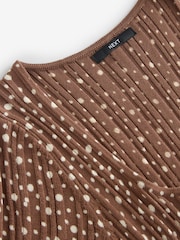 Tache brune - T-shirt en maille fine côtelé à encolure dégagée - Image 7 of 7