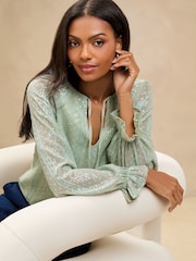 Verde - Blusa de Lipsy con bordado de lentejuelas - Imagen 2 de 4