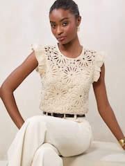 Lipsy Crochet Detail Ruffle Short Sleeve Top - Imagen 3 de 5