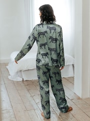 Chelsea Peers Langes Pyjama-Set mit Zebramuster aus Jacquard-Satin - Bild 2 von 5