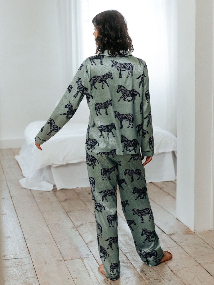 Chelsea Peers Langes Pyjama-Set mit Zebramuster aus Jacquard-Satin - Bild 2 von 5 Chelsea Peers Langes Pyjama-Set mit Zebramuster aus Jacquard-Satin - Bild 2 von 5