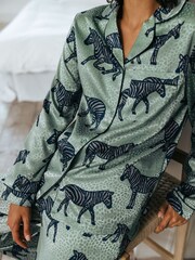 Chelsea Peers Langes Pyjama-Set mit Zebramuster aus Jacquard-Satin - Bild 5 von 5